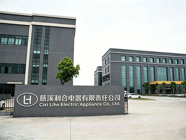 利和電機工場と洗濯機部品の生産ライン